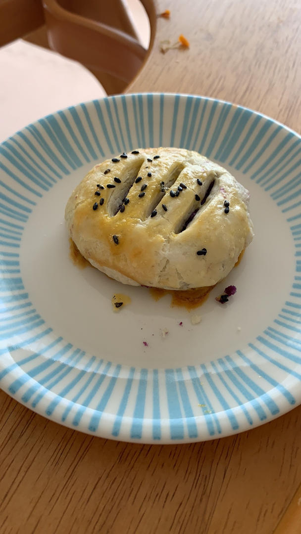 酥到掉渣渣的紫薯老婆饼