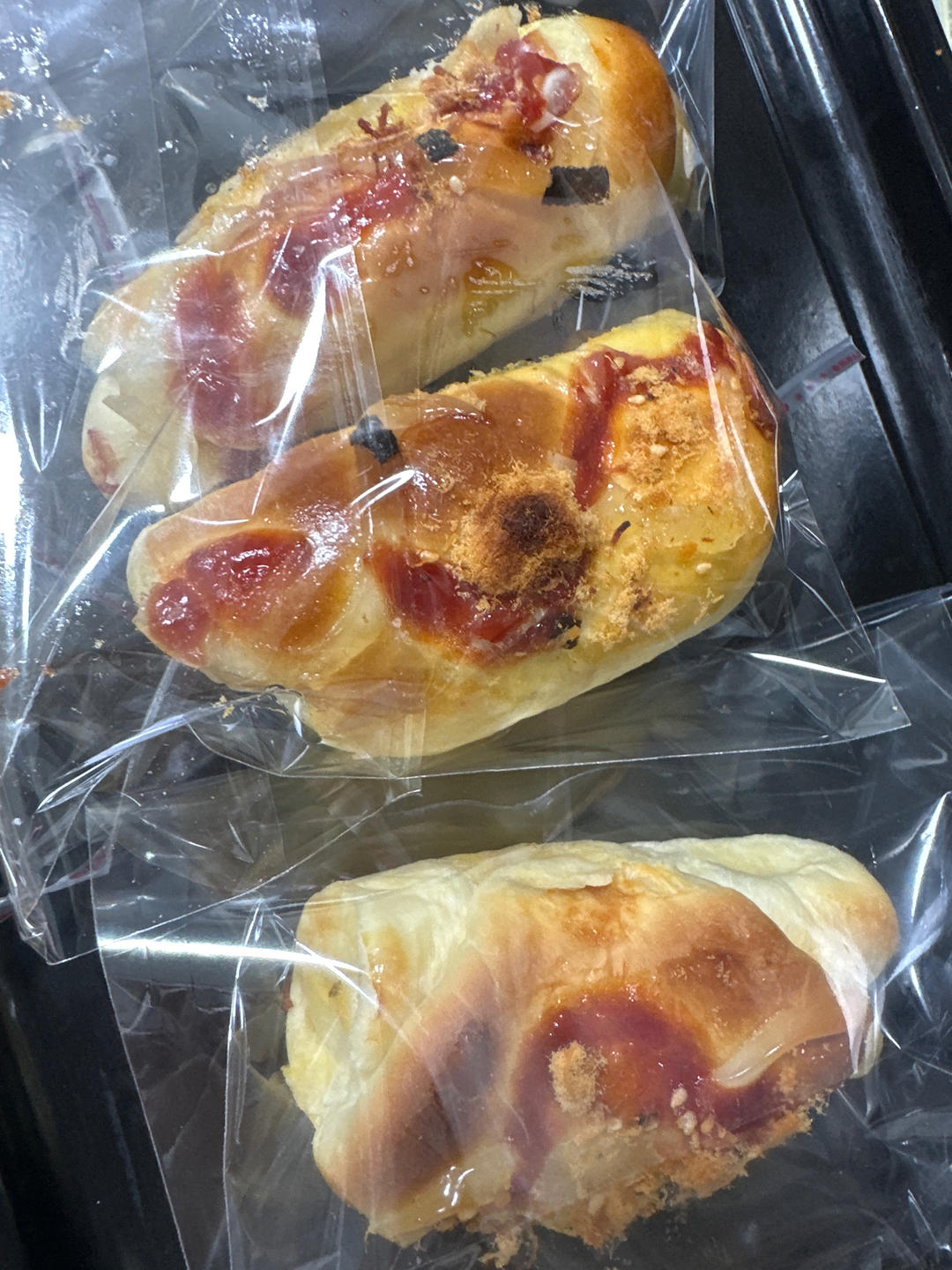 波兰种肉松香葱芝士面包