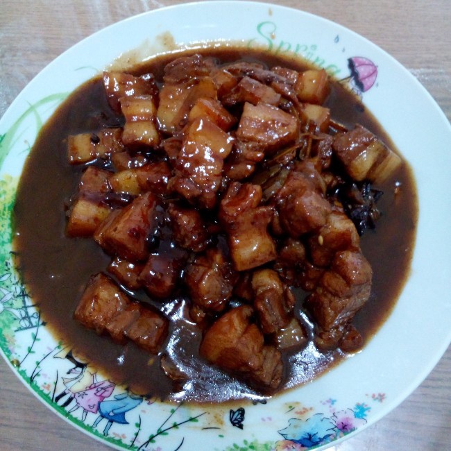 吃着碗里望着锅里的红烧肉