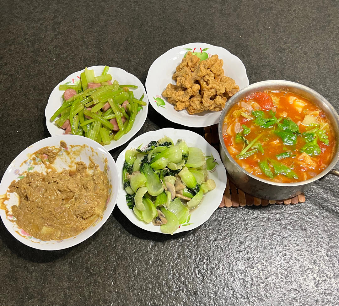 芹菜炒香肠