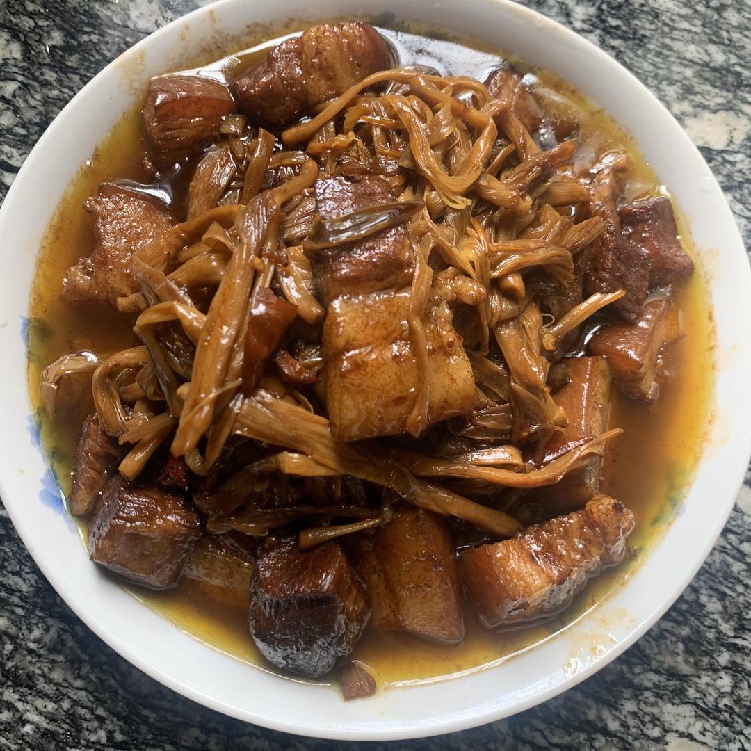 黄花菜焖五花肉