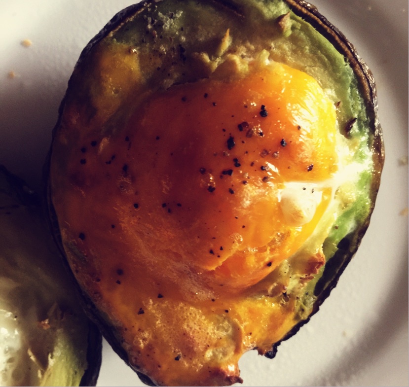 牛油果烤鸡蛋
