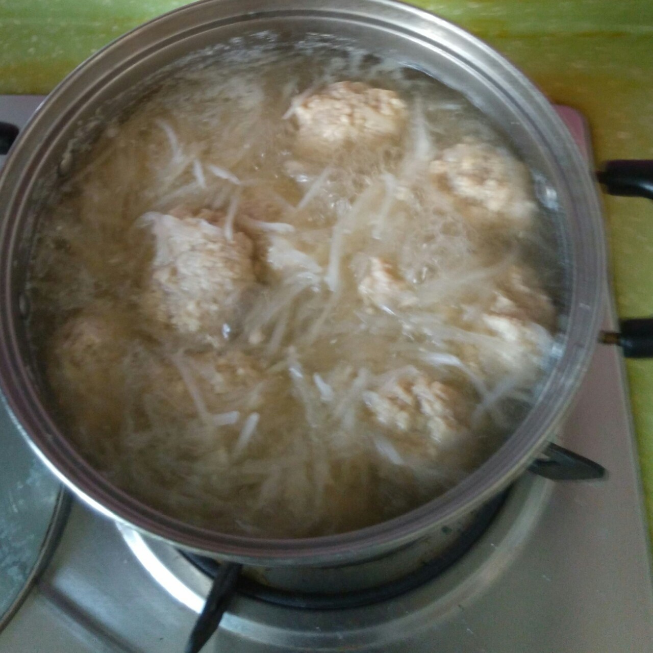 【10分钟系列】白萝卜豆腐圆子汤
