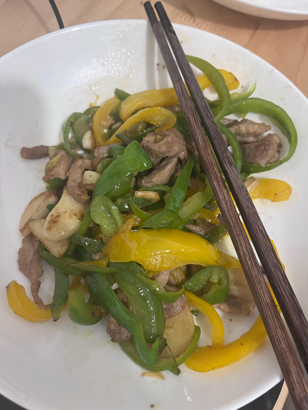 青椒肉丝，这样炒太好吃了。