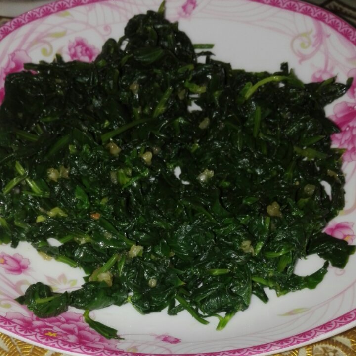 凉拌芹菜叶