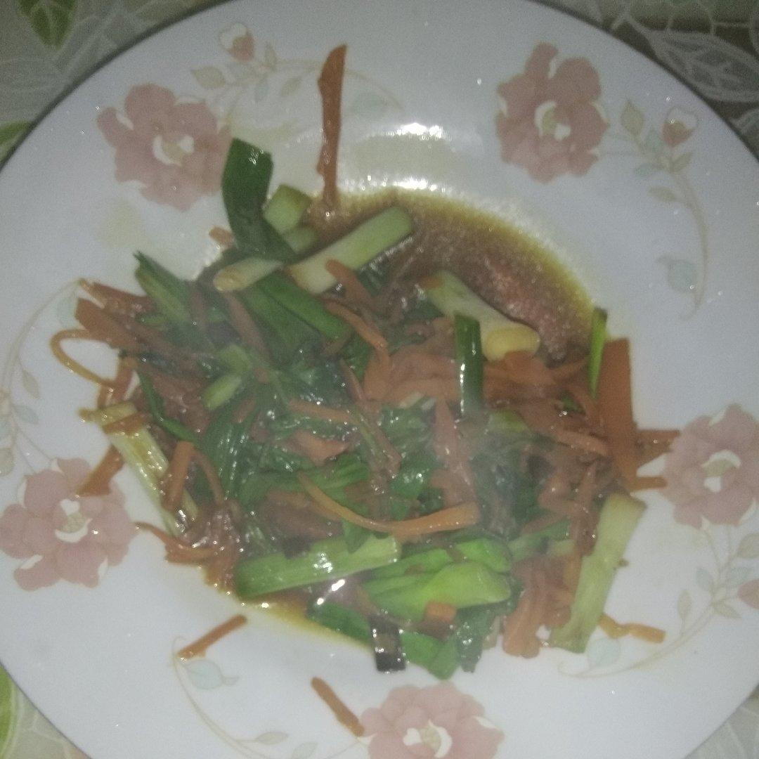 大蒜炒胡萝卜（简单快手）