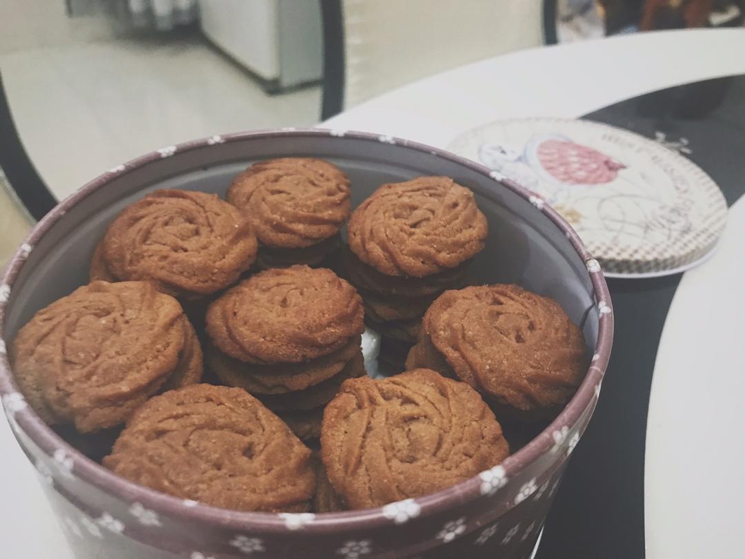 挤花毫无压力的巧克力曲奇