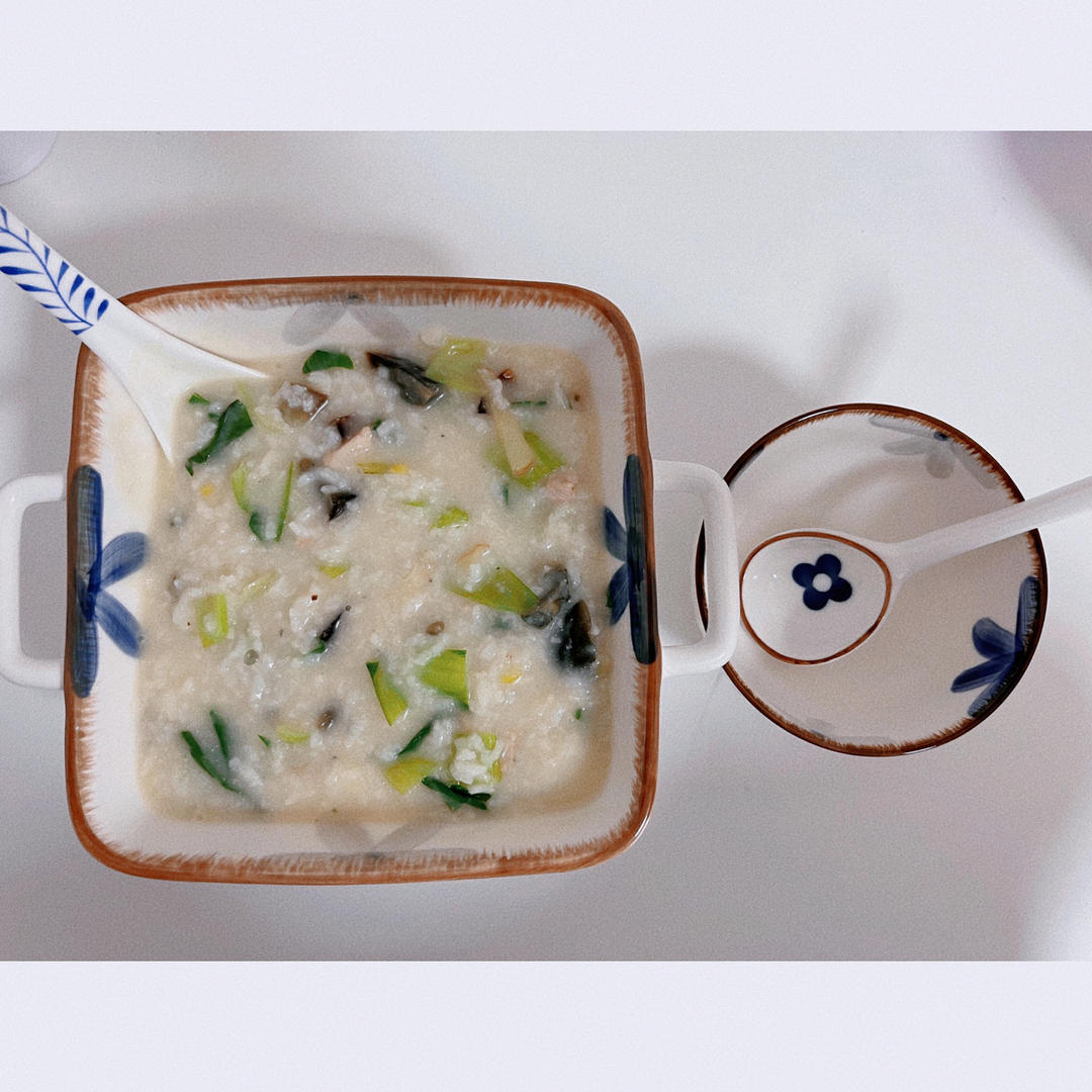 妈妈👩教我做的皮蛋瘦肉粥🥣简单快捷美味😋
