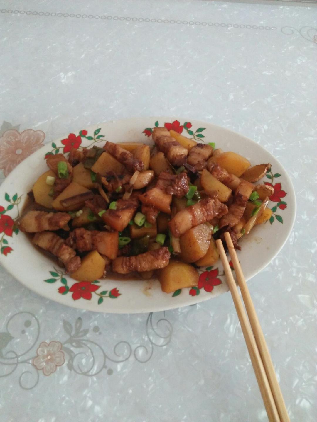 红烧肉炖土豆