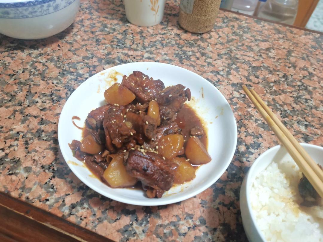 土豆炖排骨～好吃到飞起～