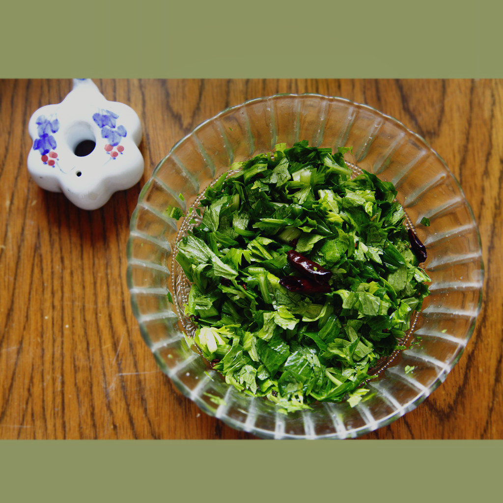 凉拌芹菜叶