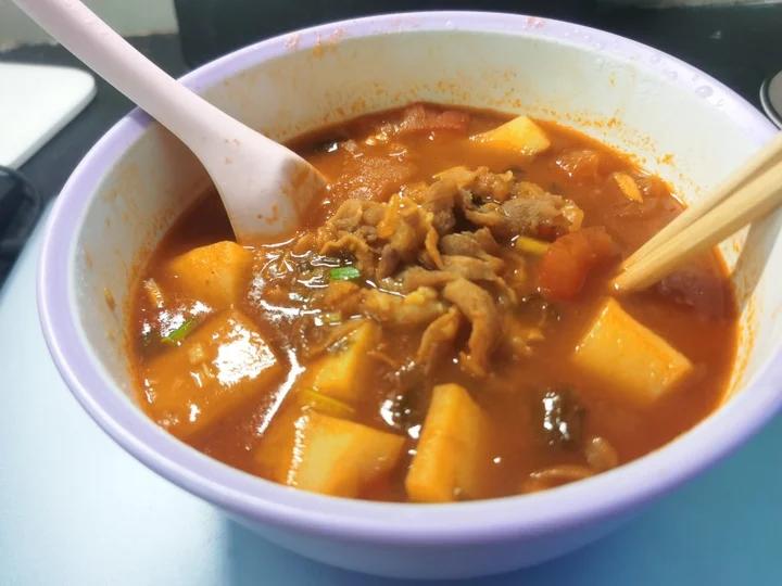 汤汁浓郁，番茄土豆肥牛锅