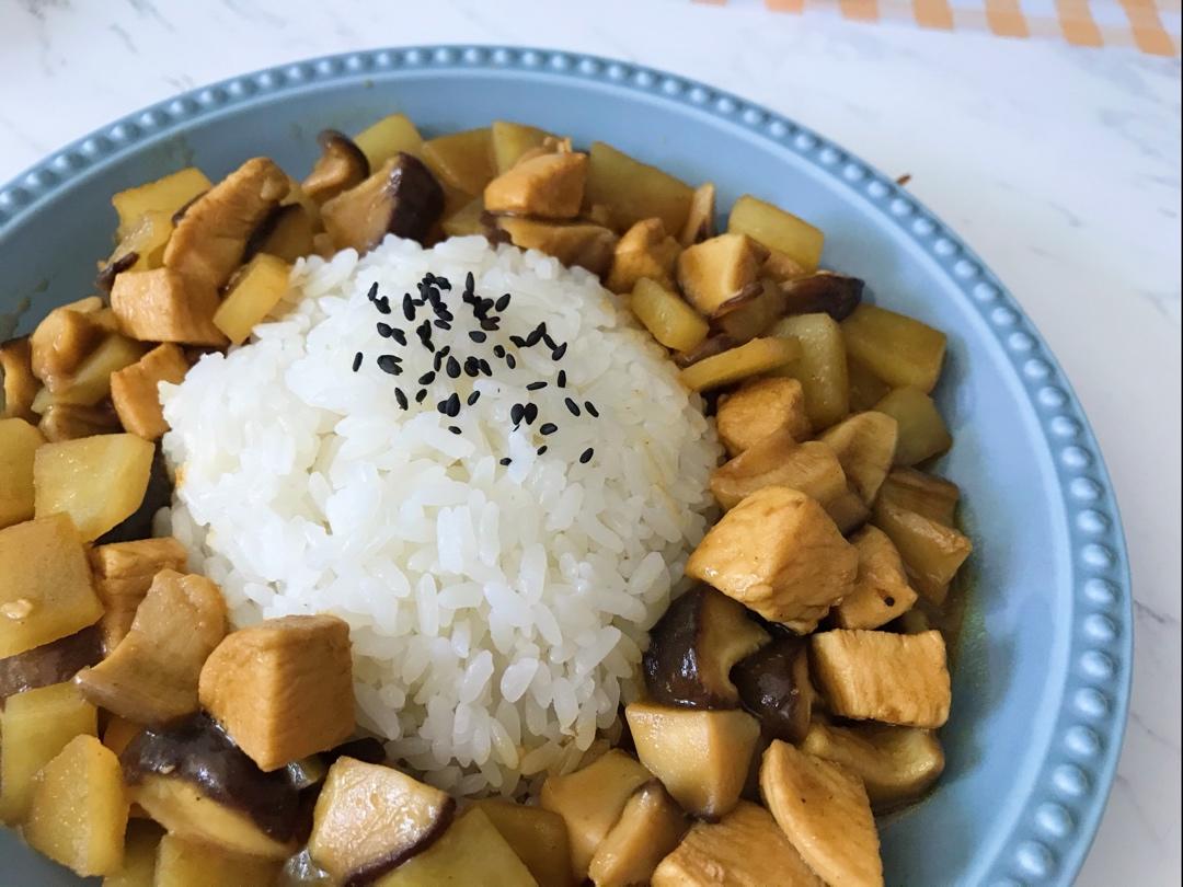 香菇咖喱土豆拌饭好吃到舔碗低