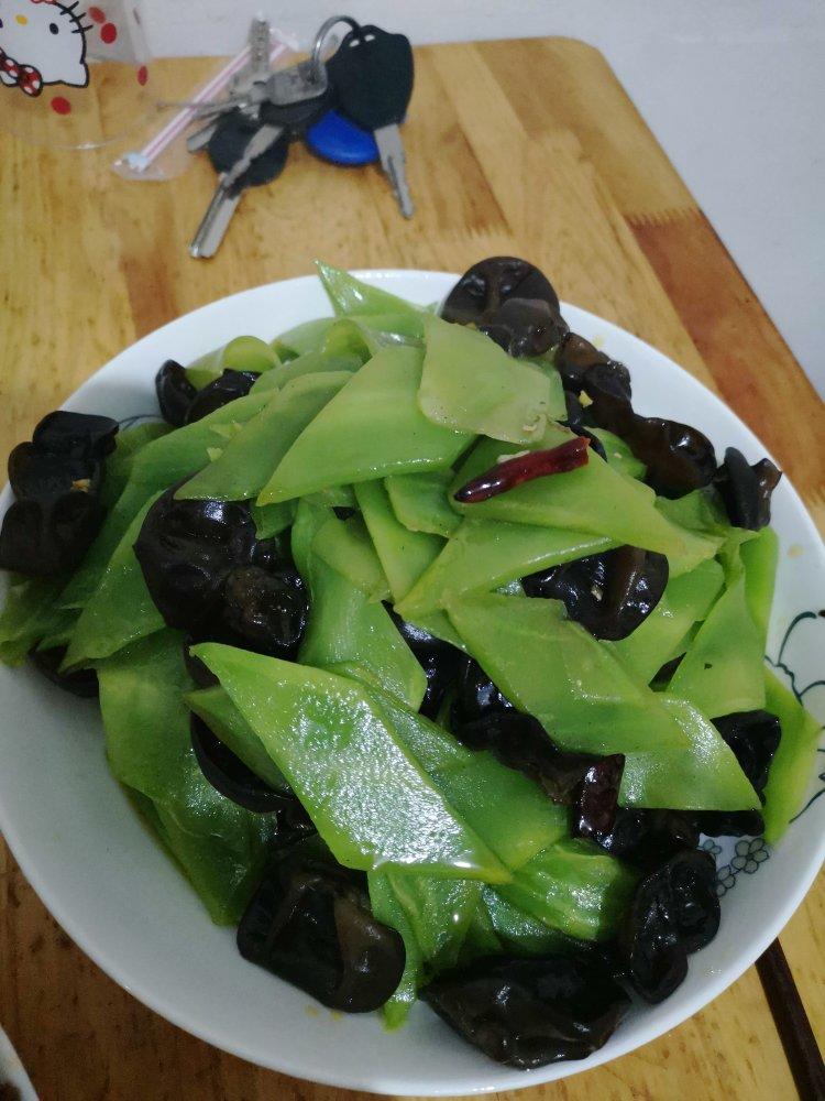 莴笋炒木耳