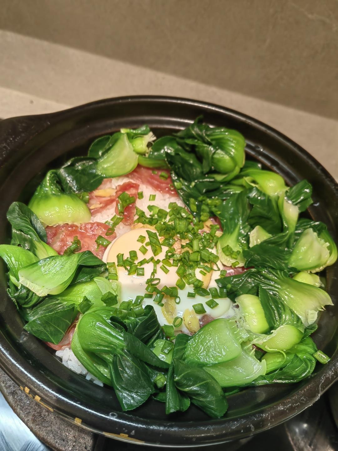 保姆级的「腊味煲仔饭2.0」加强版来了，地道老广味～