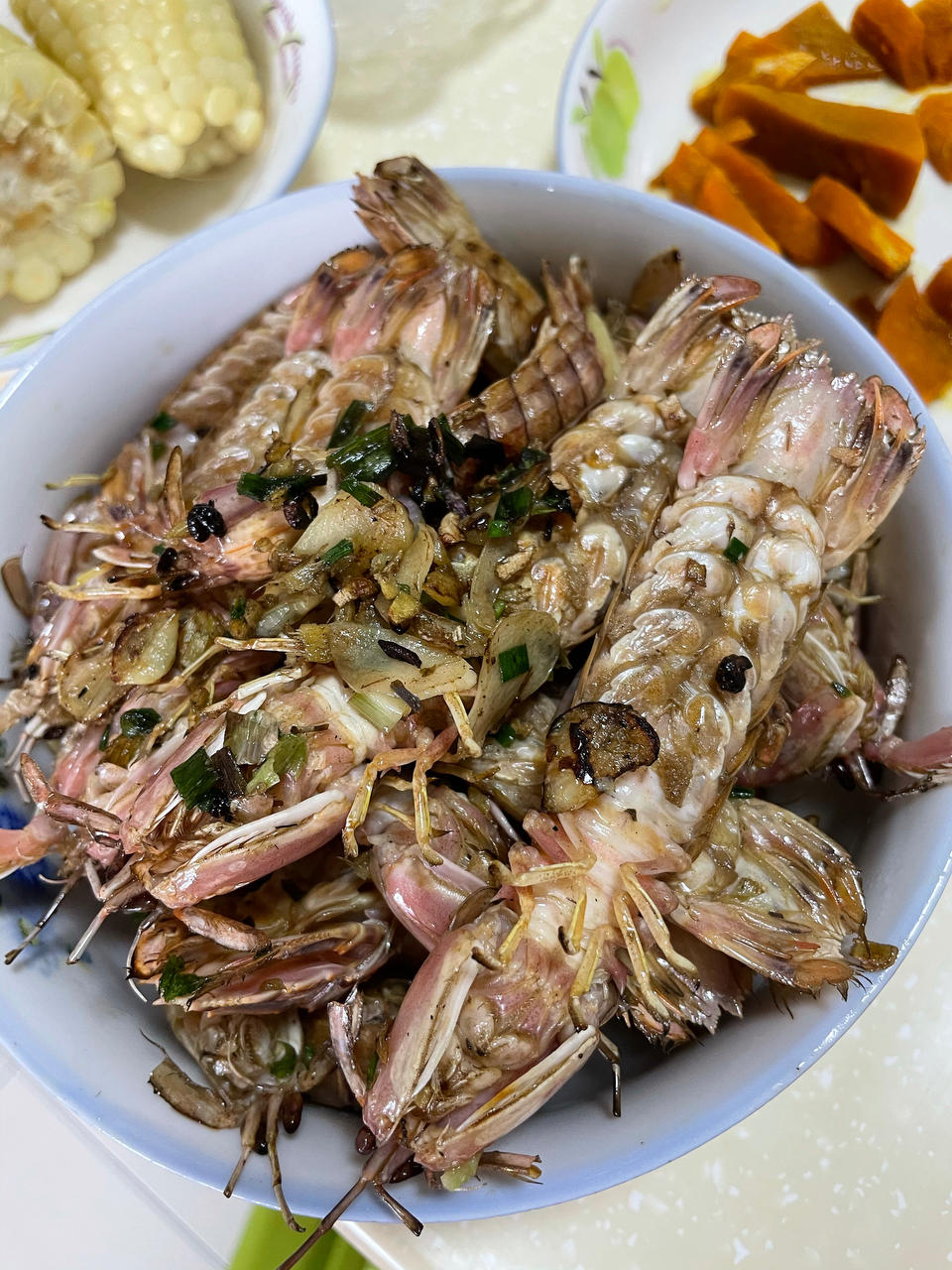 无油炸版的椒盐皮皮虾和巧拨虾壳的方法