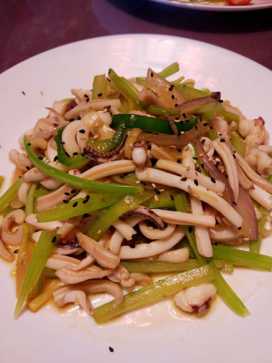 六玖妈的厨房做的芹菜鱿鱼丝