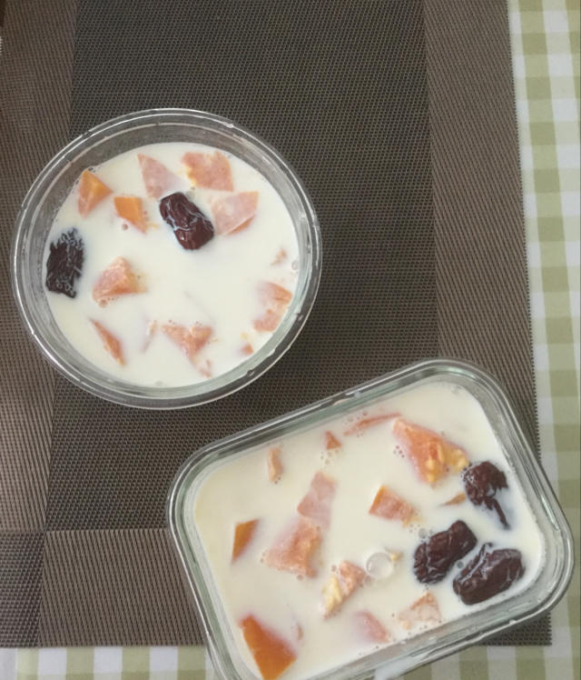 鲜奶炖木瓜
