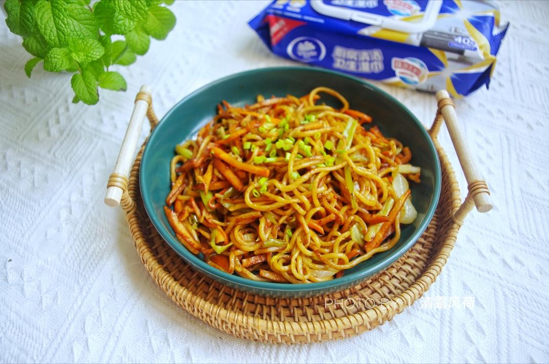 香掉牙的家常时蔬小炒面的做法