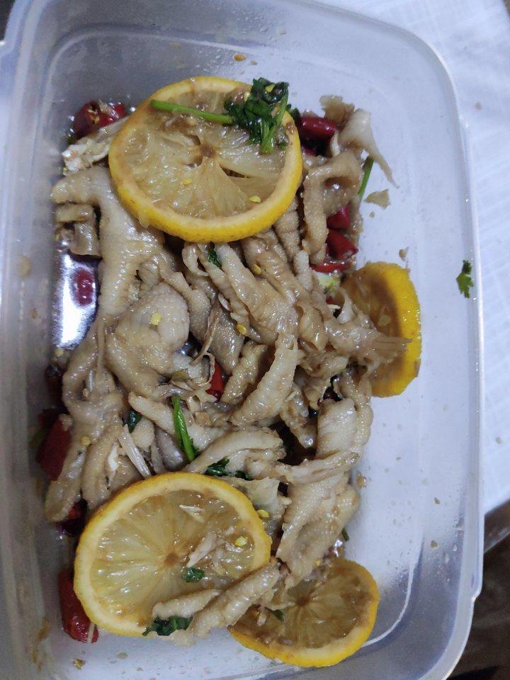 【酸辣无骨凤爪】