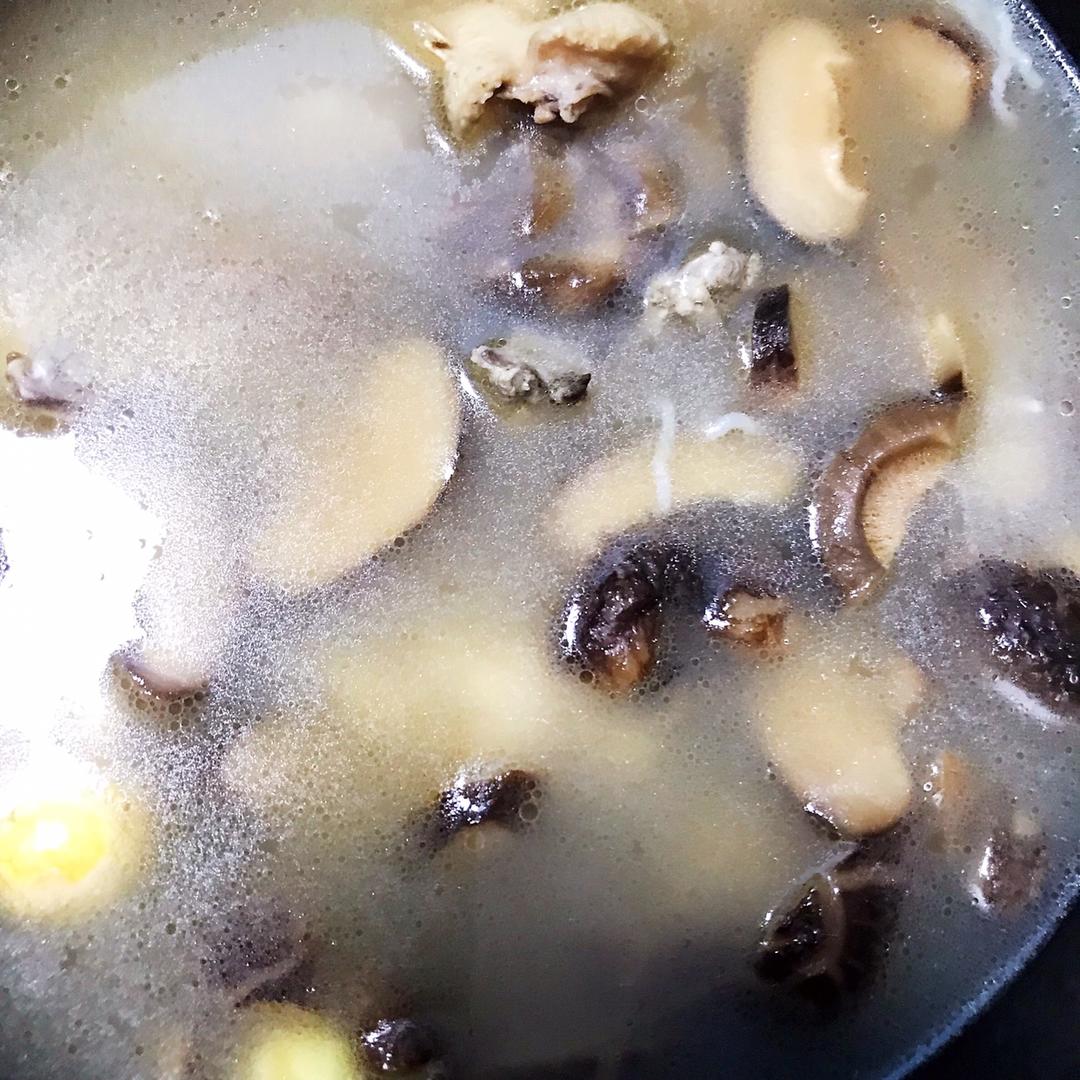 蘑菇鸡汤