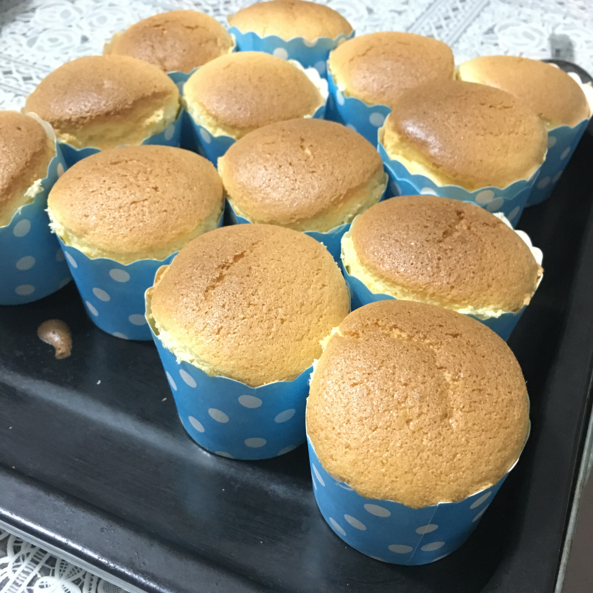 duoraimiliuliu做的原味戚风纸杯蛋糕烤箱做纸杯蛋糕