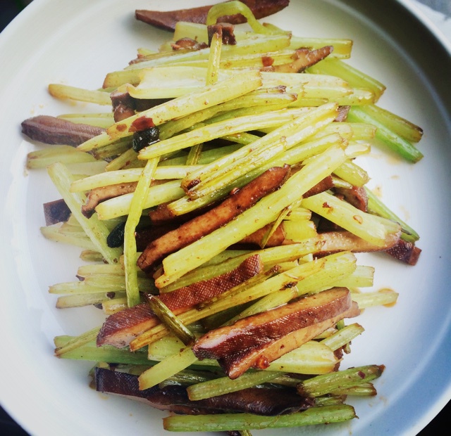 素菜：芹菜炒豆腐干