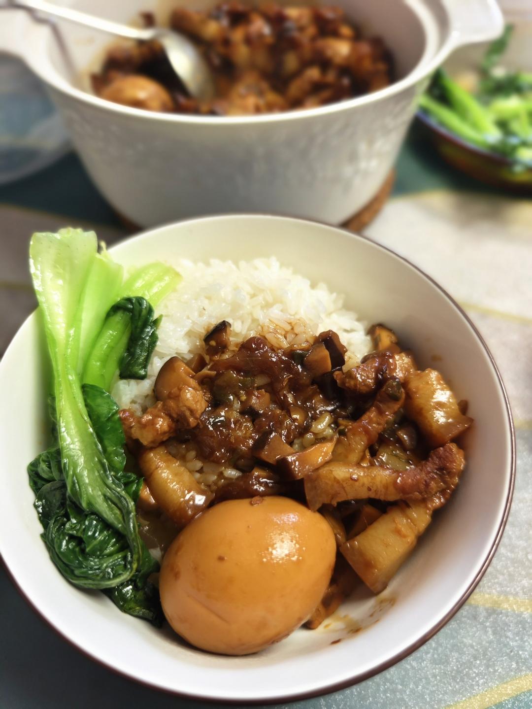 洋葱酥卤肉饭