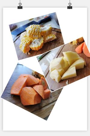 红萝卜玉米鸡脚骨头汤的做法 步骤2