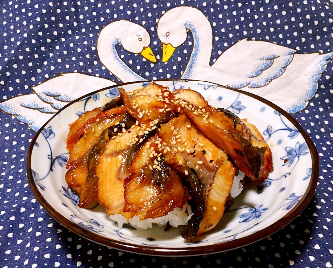 蒲烧鳗鱼饭