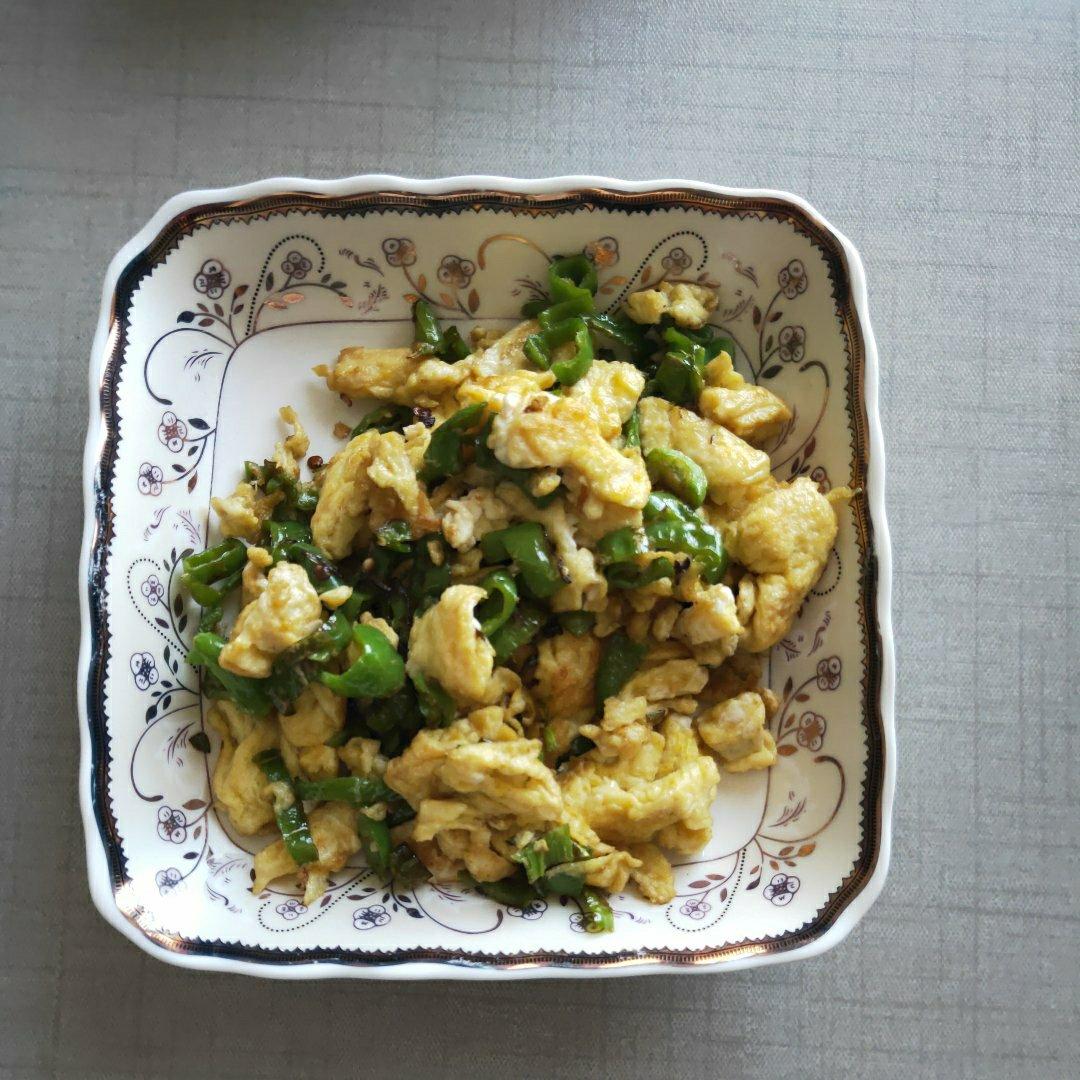 小辣子炒鸡蛋（鸡蛋鲜嫩秘诀）