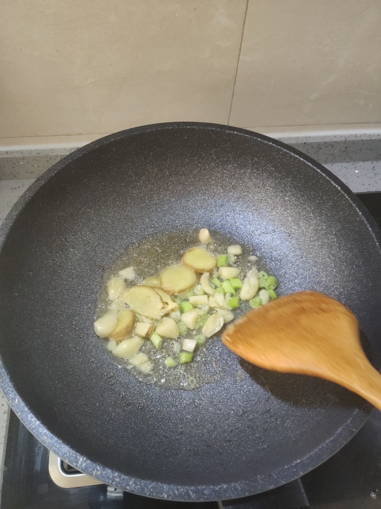 家常版三汁焖锅（土豆鸡排骨）的做法 步骤8