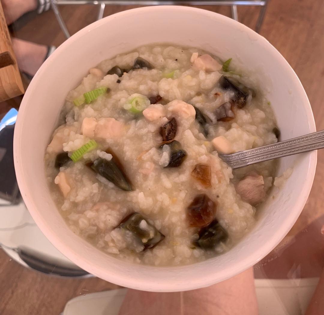 堂妈小厨——超好喝的皮蛋瘦肉粥