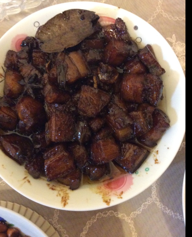 吃着碗里望着锅里的红烧肉