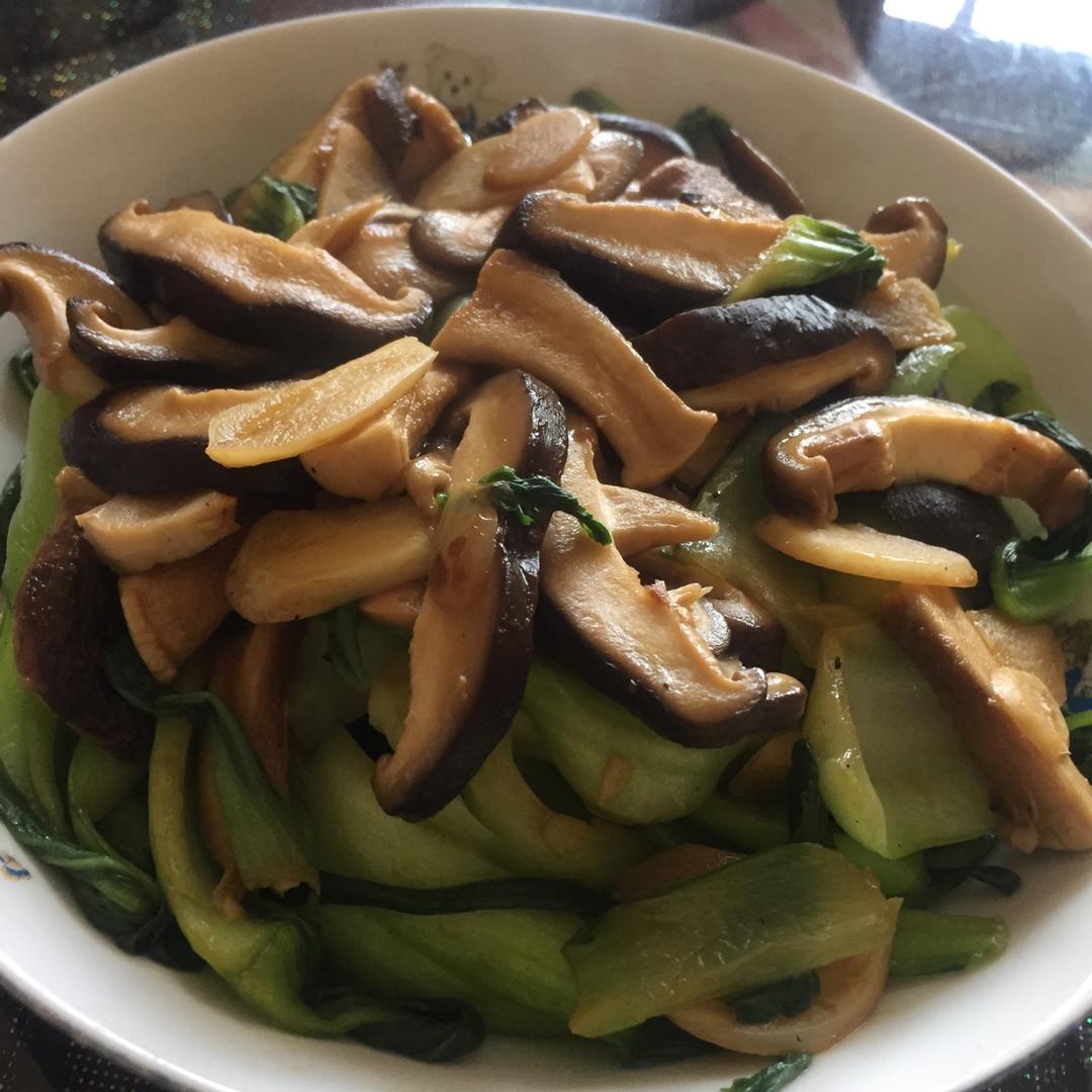 老丁的私房菜-香菇炒油菜