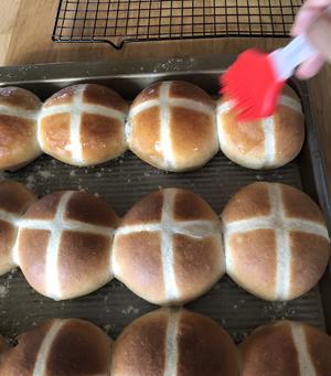 Hot Cross buns英国传统十字面包 复活节必备的做法 步骤17