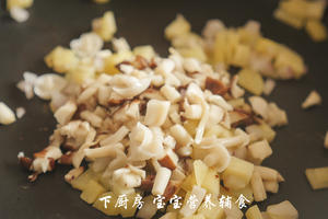 奶香菌菇浓汤的做法 步骤9