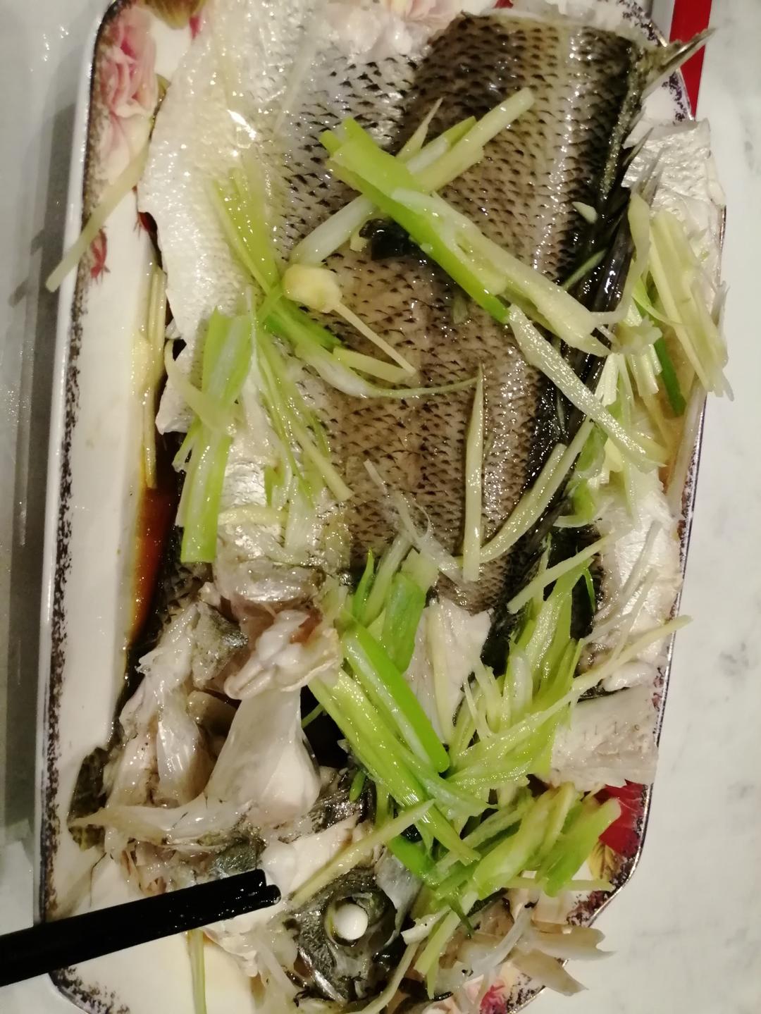 10分钟做 清蒸鲈鱼 （附切鱼图解）