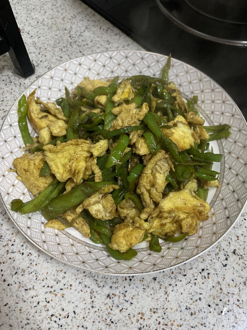 超级下饭的青椒火腿炒鸡蛋