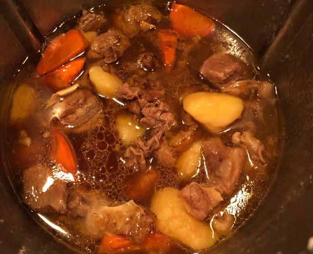土豆炖牛腩的做法