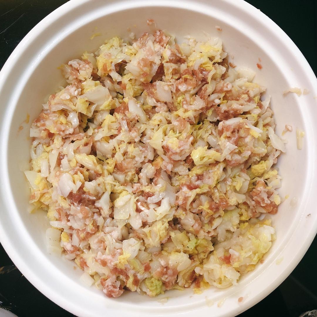 咔呛咔呛阿吴酱做的大白菜猪肉馅(超好吃的饺子馅)