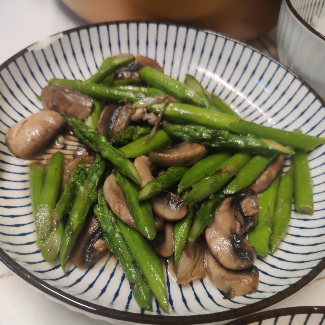 教你做最好吃的芦笋炒蘑菇 新手速get！