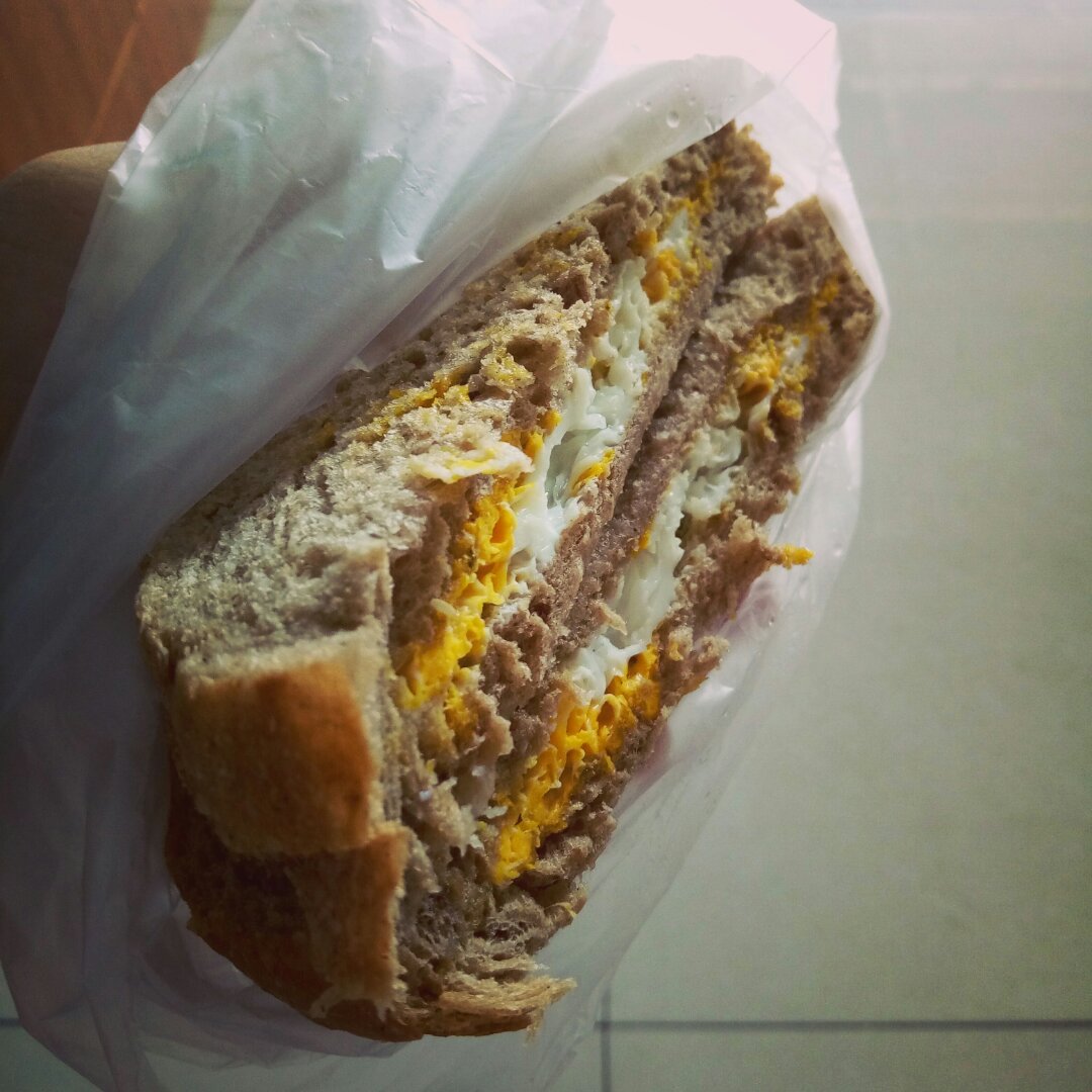 【1分钟鸡蛋三明治】微波懒人早餐