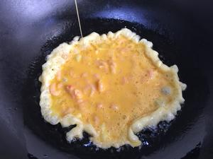 韭黄虾仁炒鸡蛋的做法 步骤3