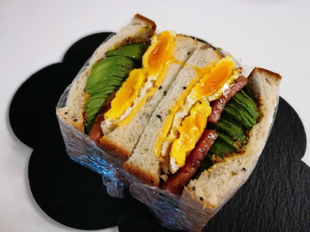 如何做超厚的沼三明治~详细tip！牛油果鸡蛋午餐肉三明治~