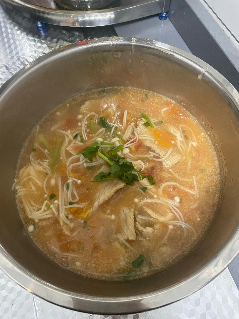 番茄滑肉煲｜酸爽开胃！肉片超级嫩滑