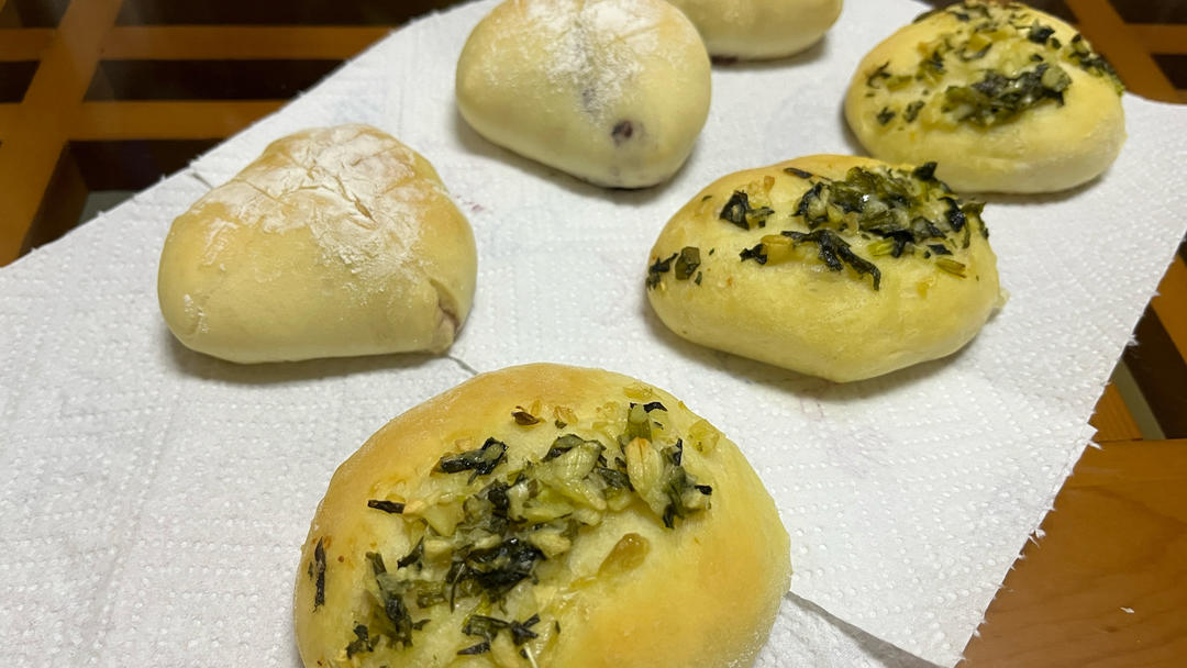 蒜香肉松面包🥯