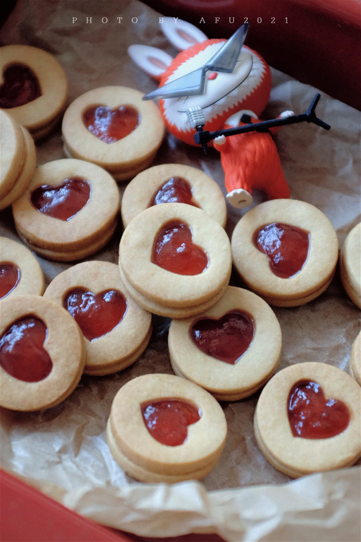傅大厨学习记做的新年甜品|情人节礼物|爱心草莓酱夹心饼干