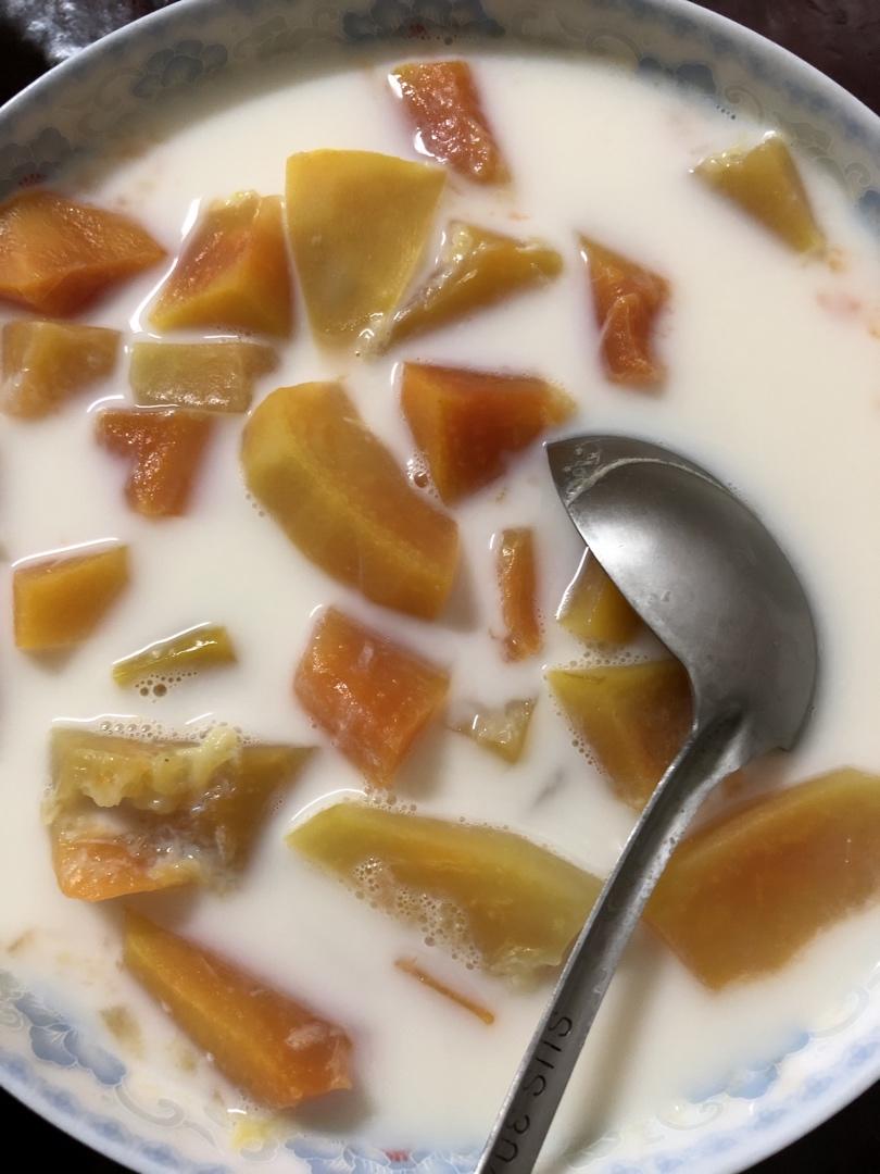 鲜奶炖木瓜
