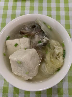 白菜豆腐鱼头汤的做法 步骤5